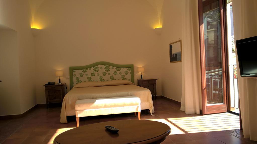 Palazzo Iaquinto Apartment ซานตามาเรีย ดิ กาสเตลลาบาเต ภายนอก รูปภาพ
