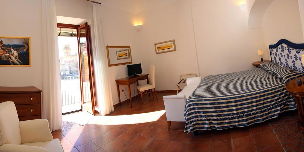 Palazzo Iaquinto Apartment ซานตามาเรีย ดิ กาสเตลลาบาเต ภายนอก รูปภาพ