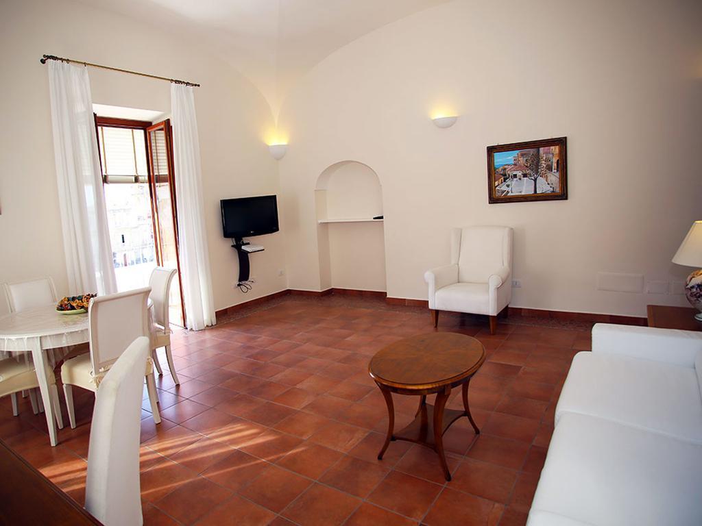 Palazzo Iaquinto Apartment ซานตามาเรีย ดิ กาสเตลลาบาเต ภายนอก รูปภาพ