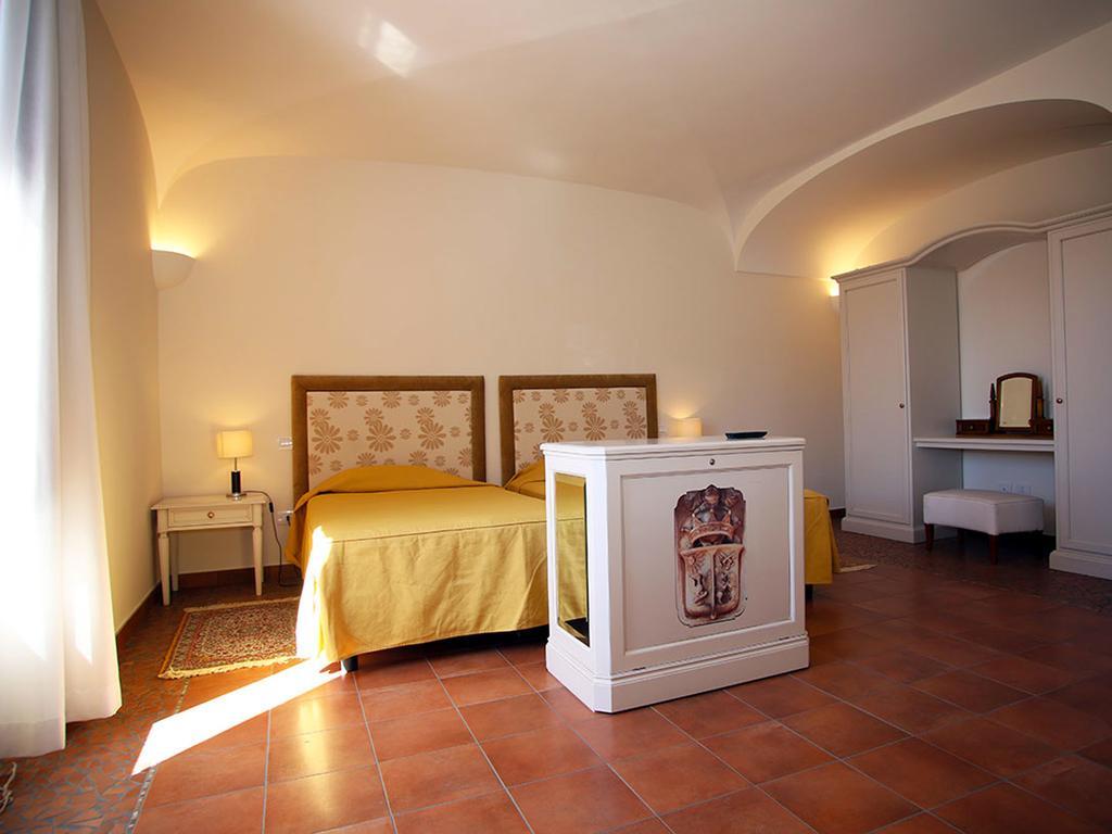 Palazzo Iaquinto Apartment ซานตามาเรีย ดิ กาสเตลลาบาเต ภายนอก รูปภาพ