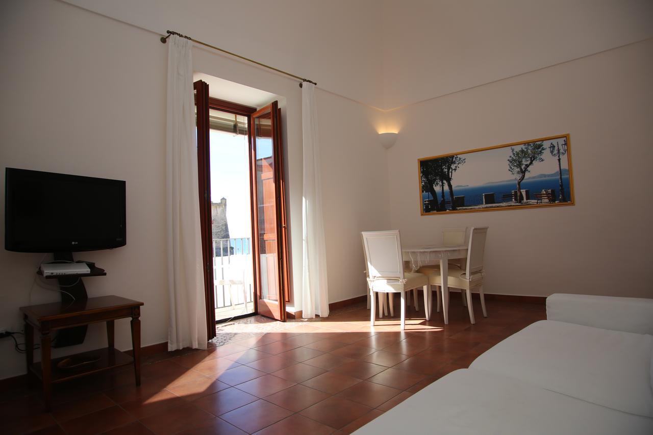 Palazzo Iaquinto Apartment ซานตามาเรีย ดิ กาสเตลลาบาเต ภายนอก รูปภาพ