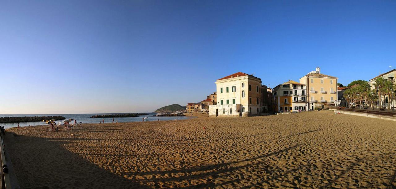 Palazzo Iaquinto Apartment ซานตามาเรีย ดิ กาสเตลลาบาเต ภายนอก รูปภาพ