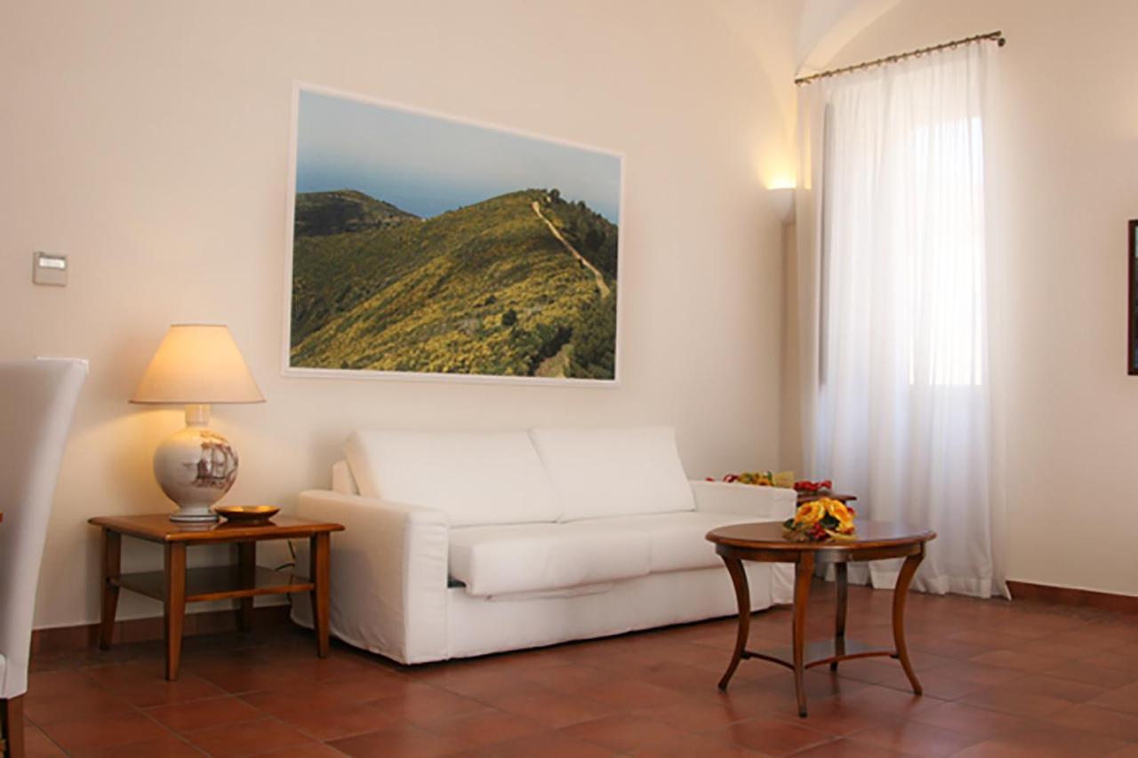 Palazzo Iaquinto Apartment ซานตามาเรีย ดิ กาสเตลลาบาเต ภายนอก รูปภาพ
